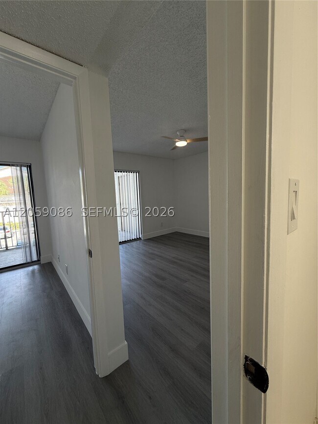 Building Photo - 510 S Park Rd
