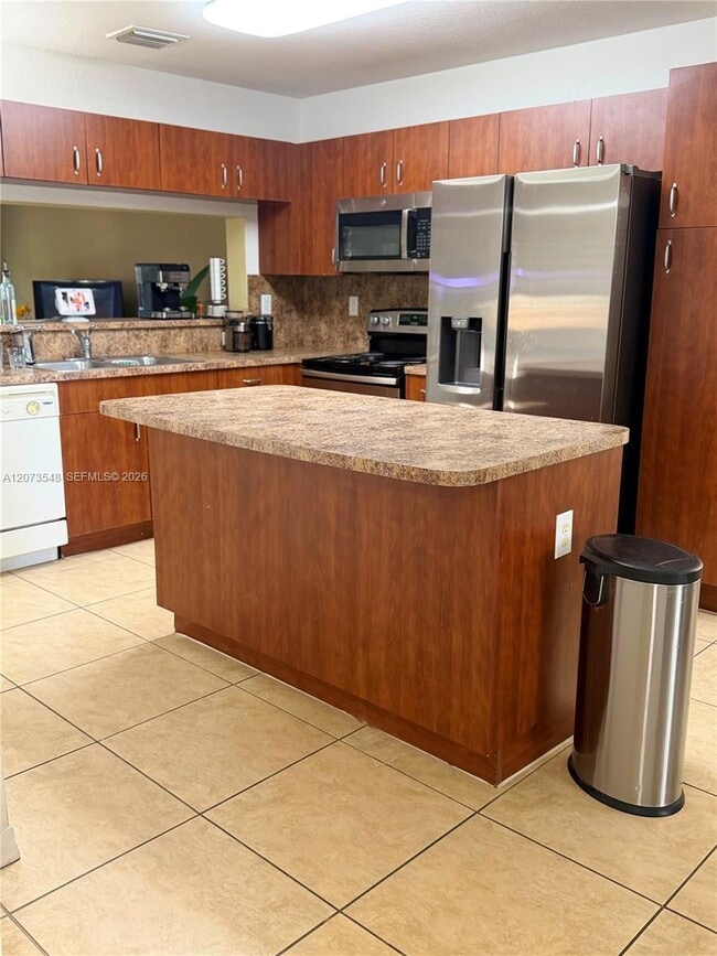 Building Photo - 2700 SW 156th Pl