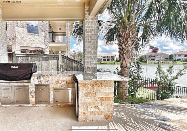 Building Photo - 18422 Windsor Lakes Dr