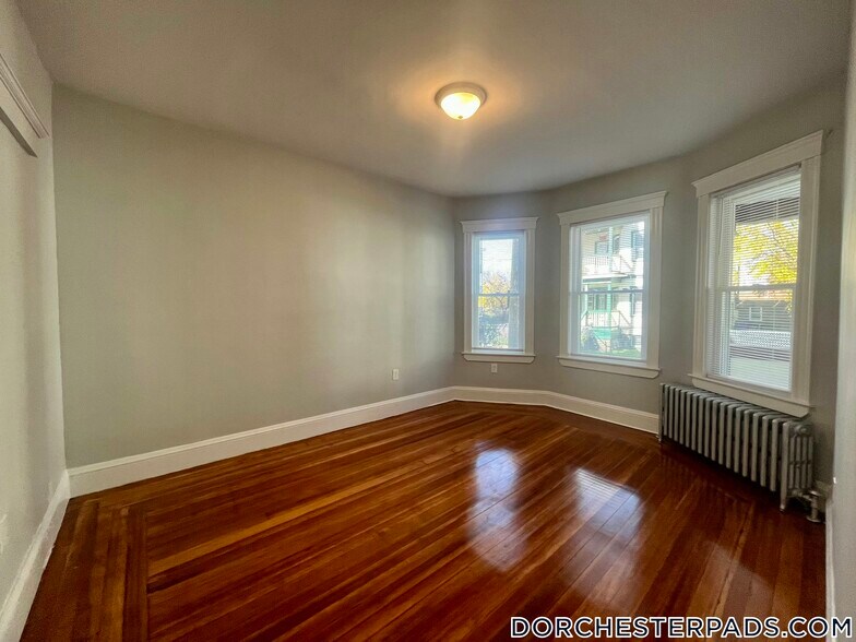 Building Photo - 108 Callender St