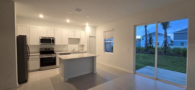 Building Photo - 2661 Skyline Lp