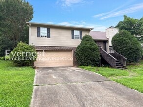 Building Photo - 3 Bed, 2 Bath Home with Garage / Pet-Friendly / Vouchers Accepted / Available Now!