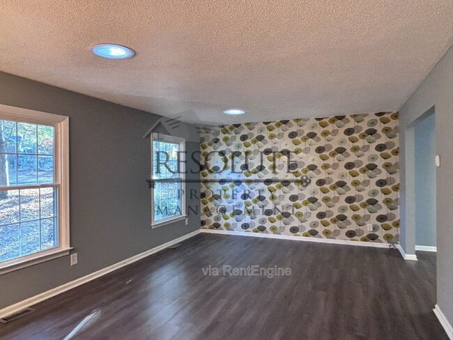 Building Photo - 1200 Brucemont Dr