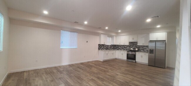 Building Photo - BROADWAY (10611)