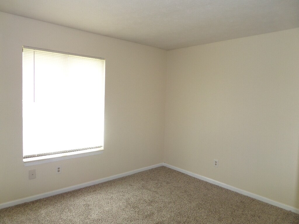 Building Photo - 3727 Greentree Pl