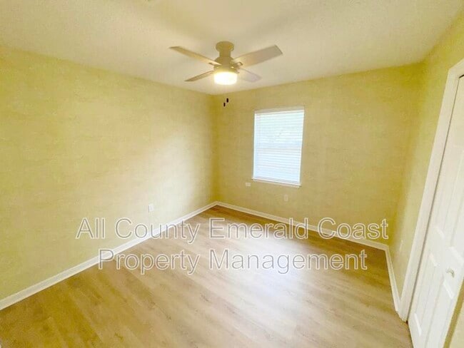 Building Photo - 504 Kelly St