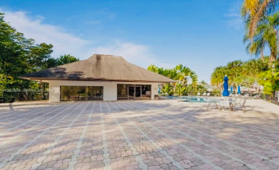 Building Photo - 13951 Kendale Lakes Cir