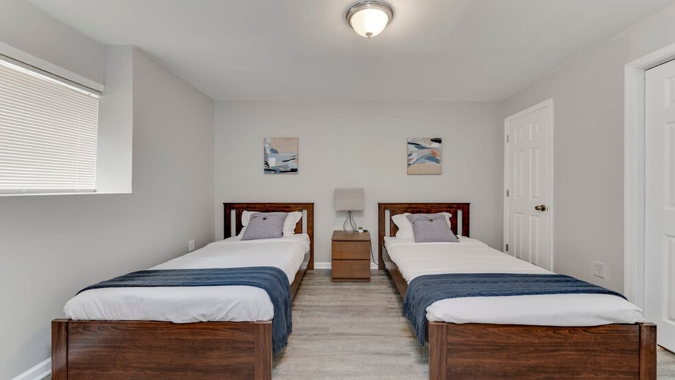 Building Photo - 48 E Reed Ave