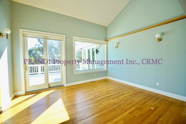 Building Photo - Exclusive Home in Gated Community!