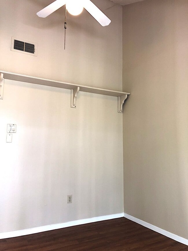 Building Photo - PEARL WEST CAMPUS - LOFTED 2BD/1BA