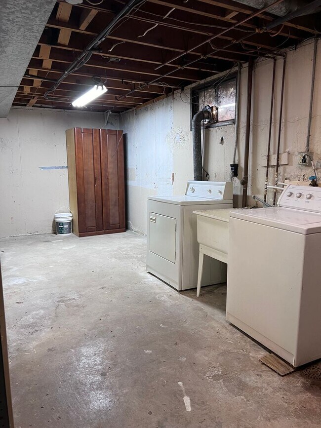 Building Photo - 4 bed 2 bath Arvada Home