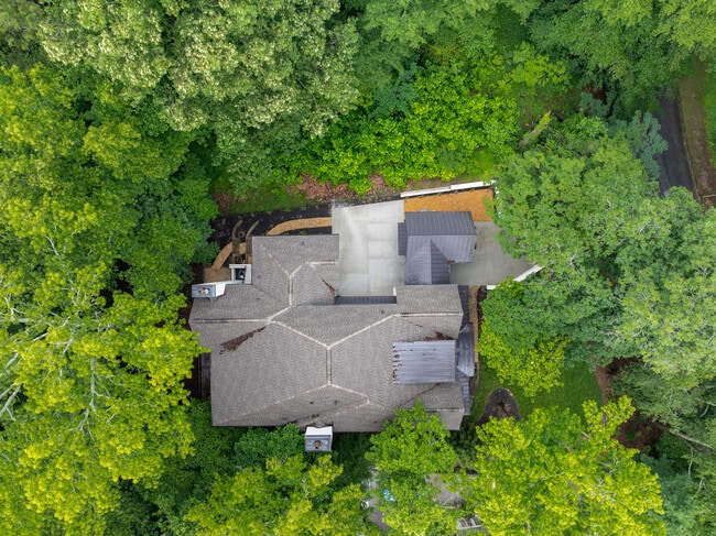 Building Photo - 306 Pinecrest Rd NE