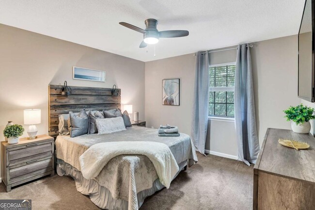Building Photo - 1114 Falling Water Dr