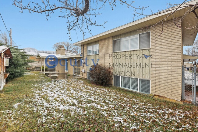 Building Photo - 1941 E Woodside Dr