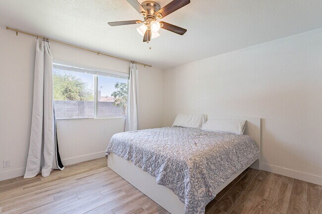 Building Photo - 651 E Kael Cir