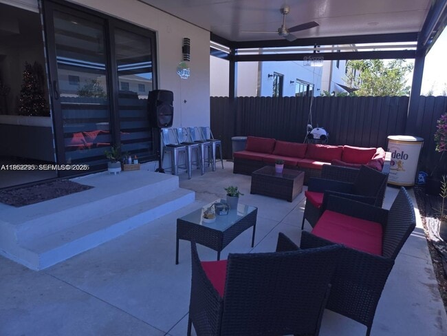 Building Photo - 249 NW 12th Ct