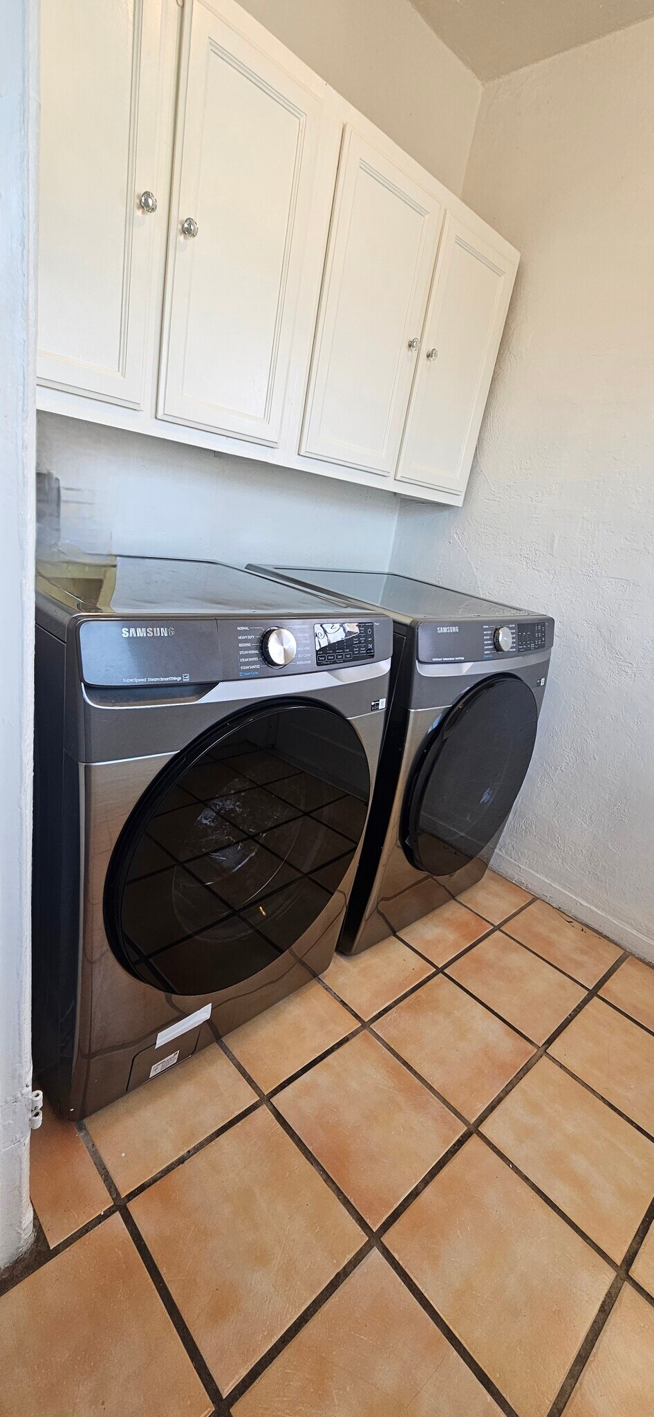 Building Photo - 1433 Livonia Ave