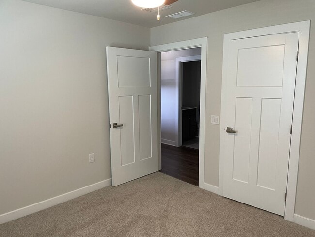 Building Photo - 3 Bedroom 2 Bathroom House In Hickman's Cr...