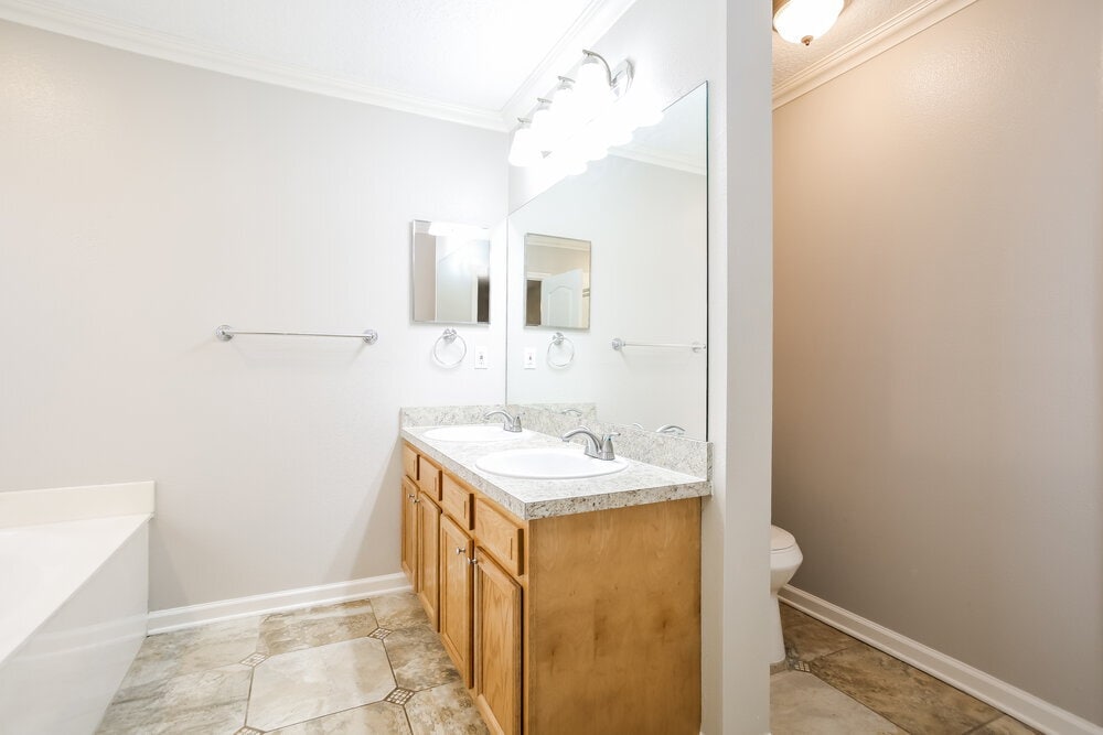 Building Photo - 1322 Dunns Lake Dr