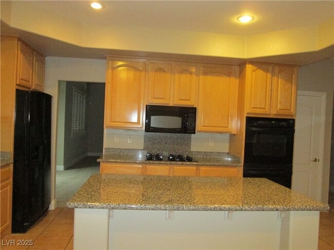 Building Photo - 421 Emerald Heights St