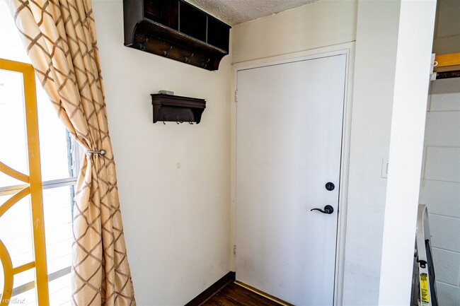 Building Photo - Studio, 1 bath Condo - 249 Kapili Street 301A