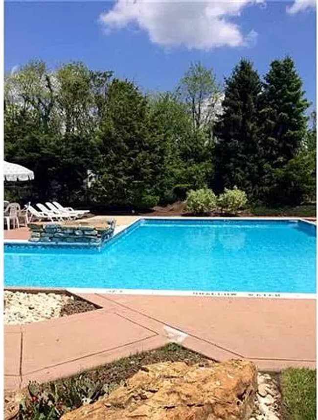 Building Photo - Monroeville Townhome for rent