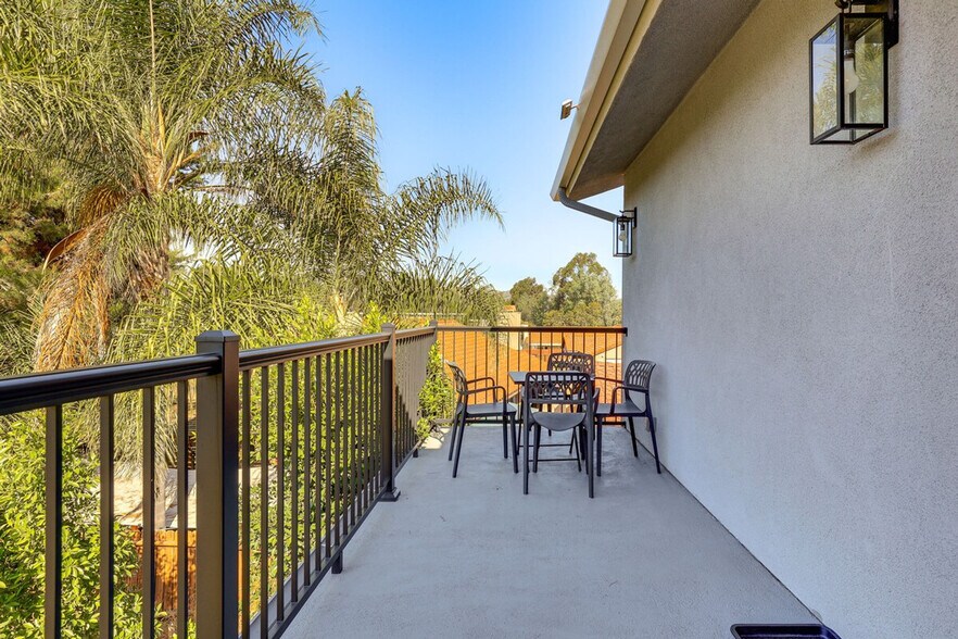 Building Photo - 2022 Avenida Del Diablo