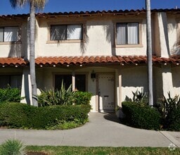 Building Photo - 3 Bdrm/2.5 Bath in Criterion Townhomes Com...