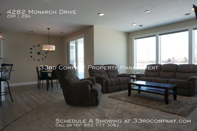 Building Photo - Easy Living, One-Level Woodbury Villa!