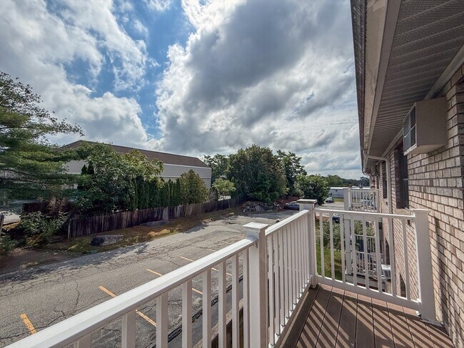 Building Photo - 28 Kenmar Dr