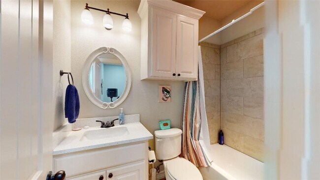 Building Photo - 105 Luther St