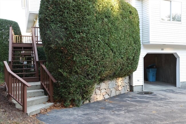 Building Photo - 145 Captain Eames Cir