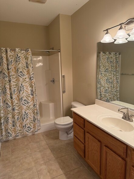 Main Bathroom - 7742 Ellisville Ln