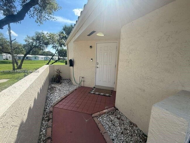 Building Photo - 8148 NW 17th Manor