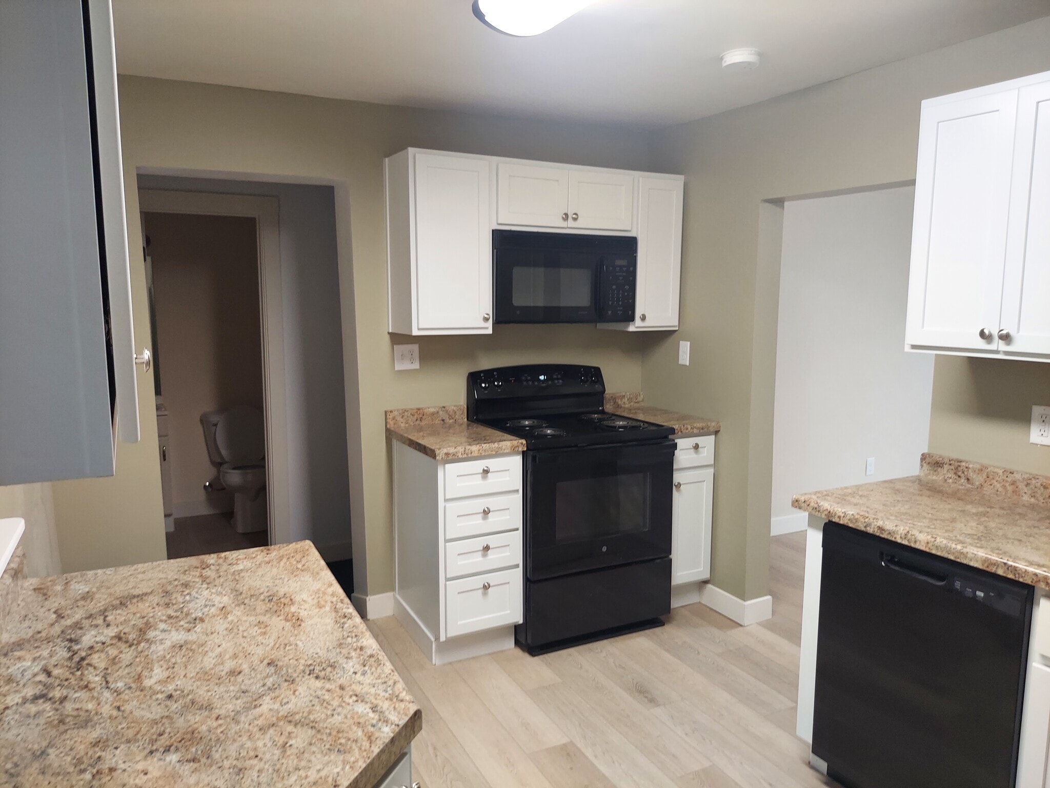 Building Photo - 806 N State St