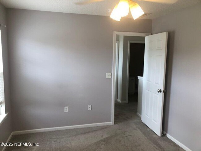 Building Photo - 12887 Dunns View Dr