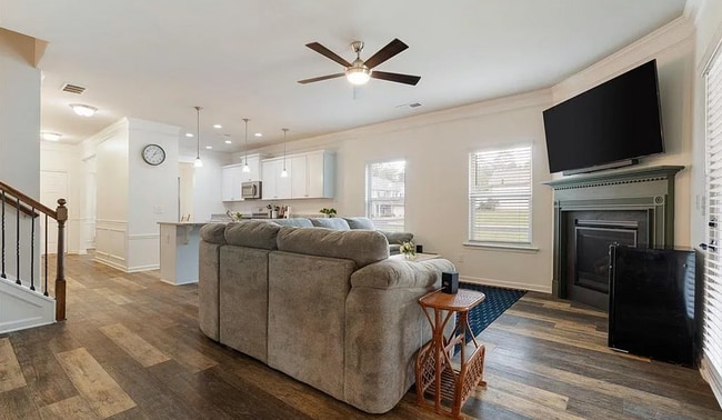 Building Photo - Spacious 3 Bed, 2.5 Bath Home in Leeds, AL...