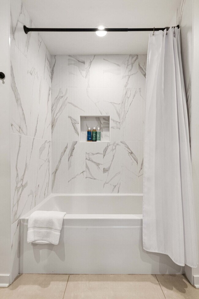 Building Photo - 365 N Halsted St