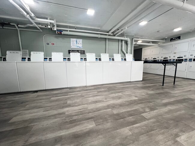 Building Photo - 3410 N Lake Shore Dr