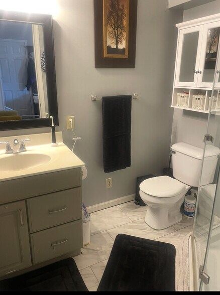 Building Photo - 124 E Main St