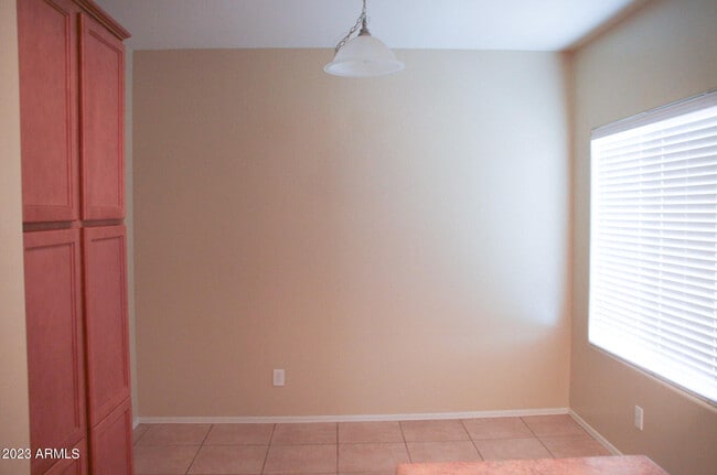 Building Photo - 8420 W Lewis Ave