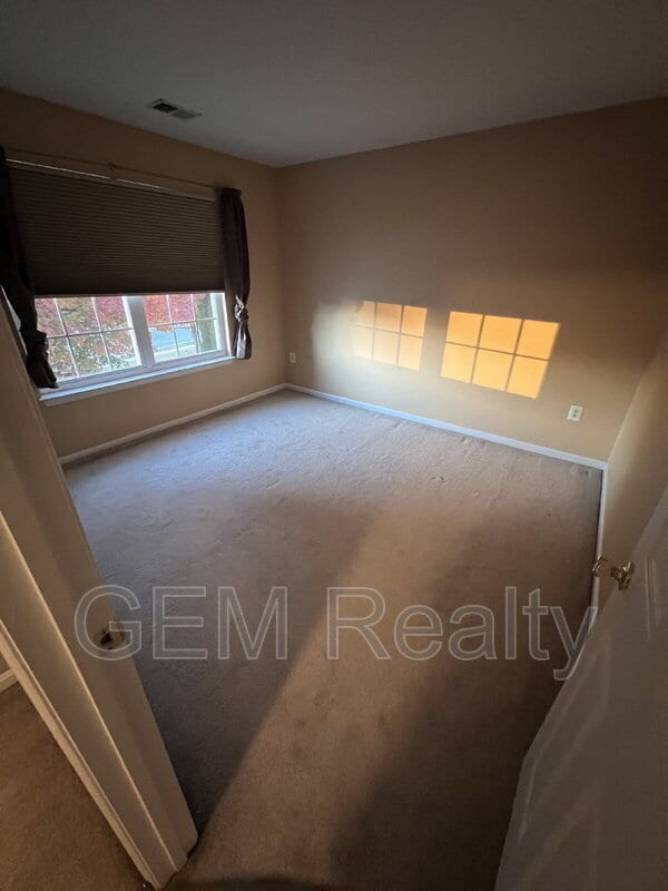 Building Photo - 11 Maggie Ct