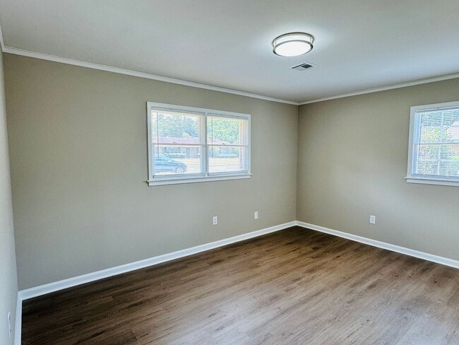 Building Photo - Room to Roam, Comfort to Stay — This Updat...