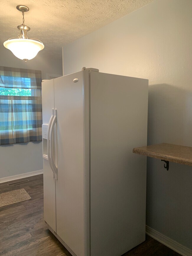 Building Photo - 1109 Sarasota Dr