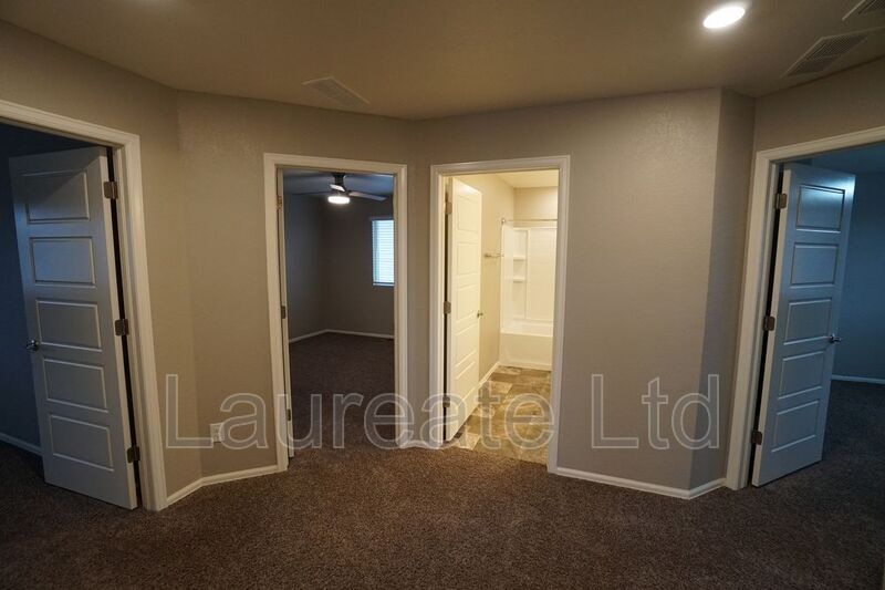 Building Photo - 11755 Lovegrass Dr