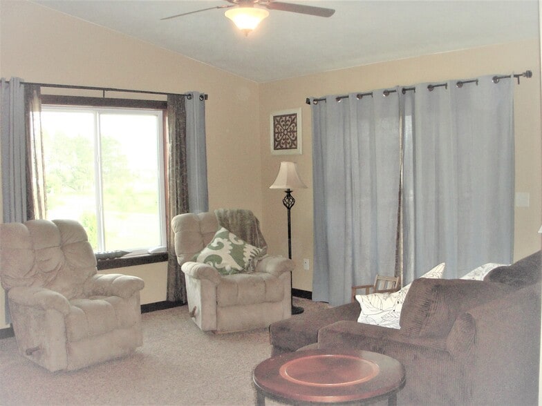 Building Photo - 227 Dakota Trl