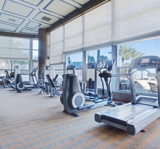 Building Photo - 3101 S Ocean Dr