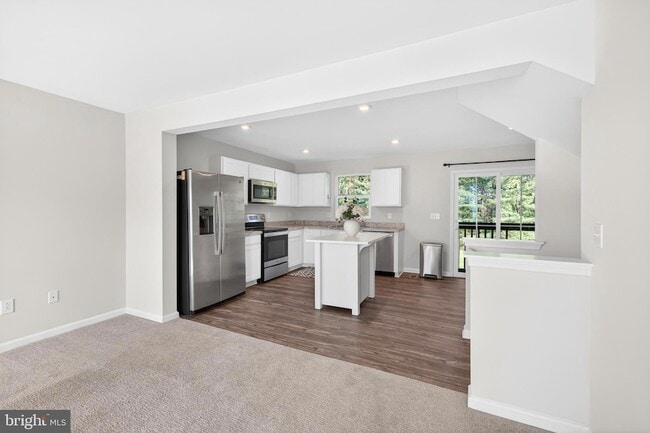 Building Photo - 6364 Pebblebrook Dr