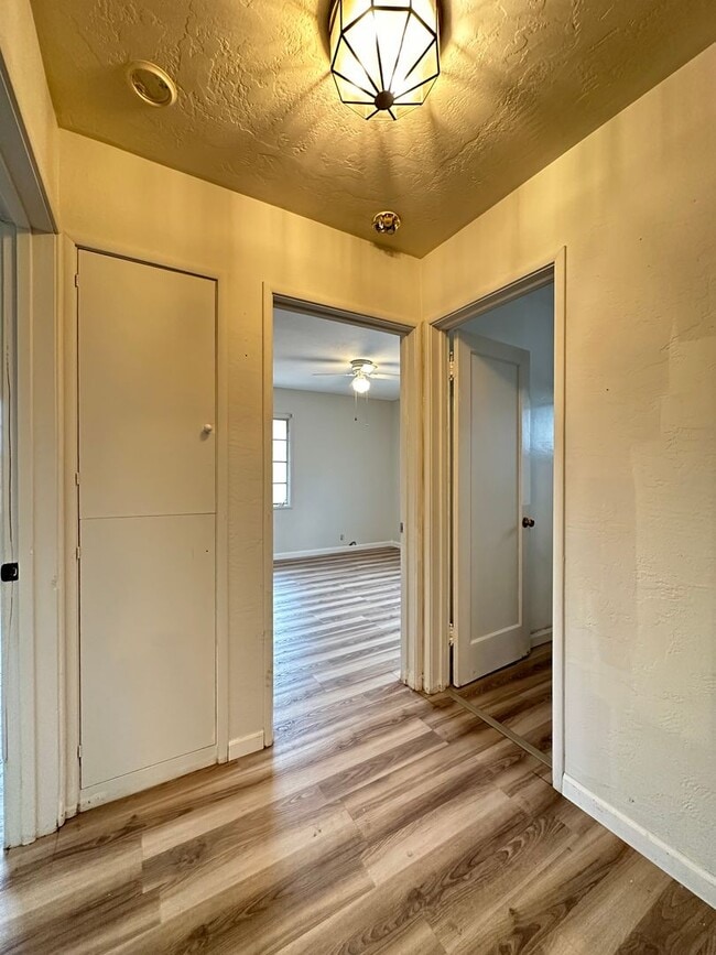 Building Photo - Corner Lot!