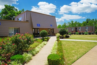 Sandhills - Exterior - Sandhill Apartments